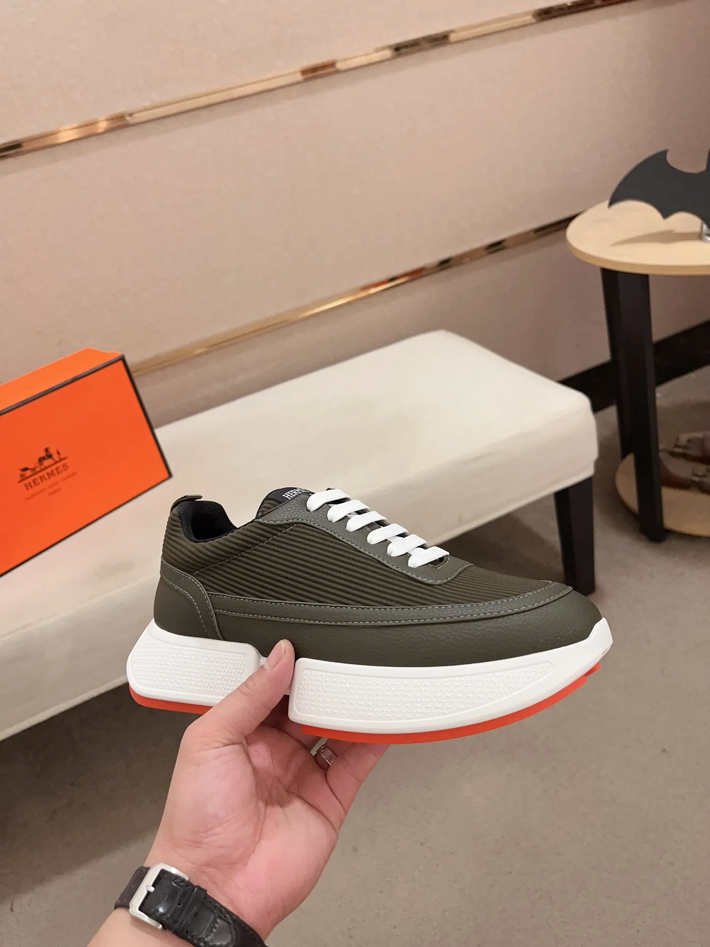 Men's clothing and shoes💰: 440💰《HERMES》【Classic original single version】Hermès; top 🔝purchasing agent🔍🔍men's latest 🇺🇸 counter sales simultaneously, imported from Italy original ▲▲cowhide ▲▲ (high-end, nobility, class) ) Exquisite workmanship (Italian 🇮🇹 imported water-dyed 🐂 cowhide lining) sole: original sole provided by the original factory, ⚠️exclusive double-layer activity·TPR·rubber·combined molded outsole; super comfortable·wear-resistant·non-slip·environmental protection The real thing is more beautiful if you take the real thing (high quality, follow the order). You can enter and exit the counter at will * Number of yards: 38-44 (45 can be customized and cannot be returned or exchanged)